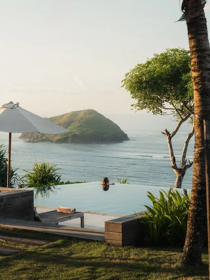Resort livin’____@somewherelombok_#resortliving #kutalombok #resortphotography #hotelphotography #areguling #lombokisland